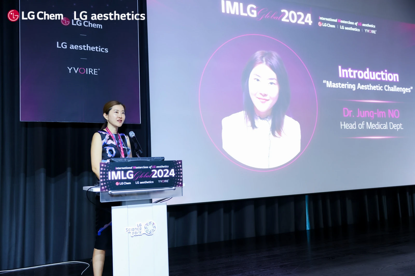 Dr. Jung Im No lecturing at an international aesthetics masterclass in 2024