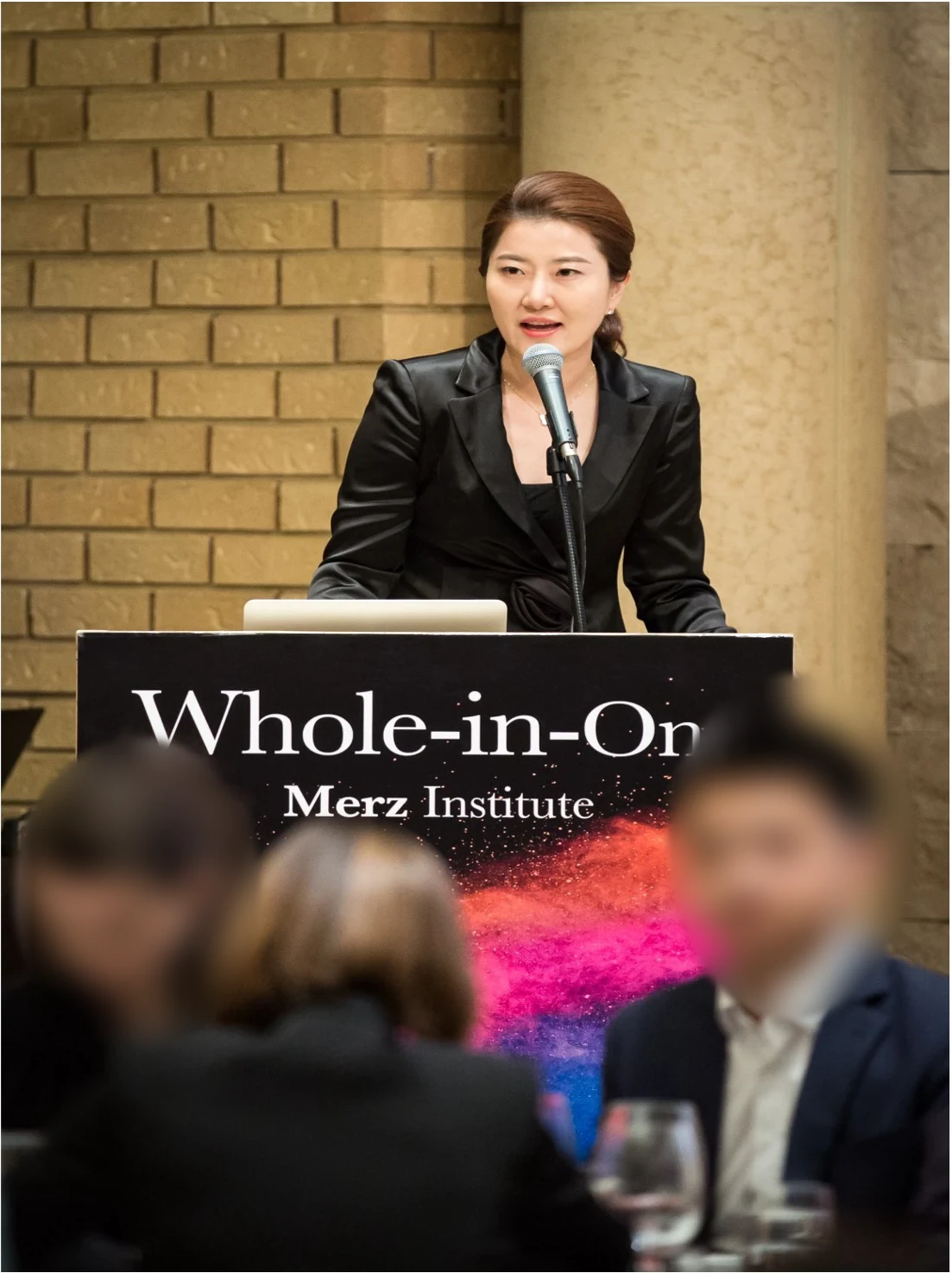 Dr. Jung Im No speaking at the Whole-in-One Merz Institute physician education forum