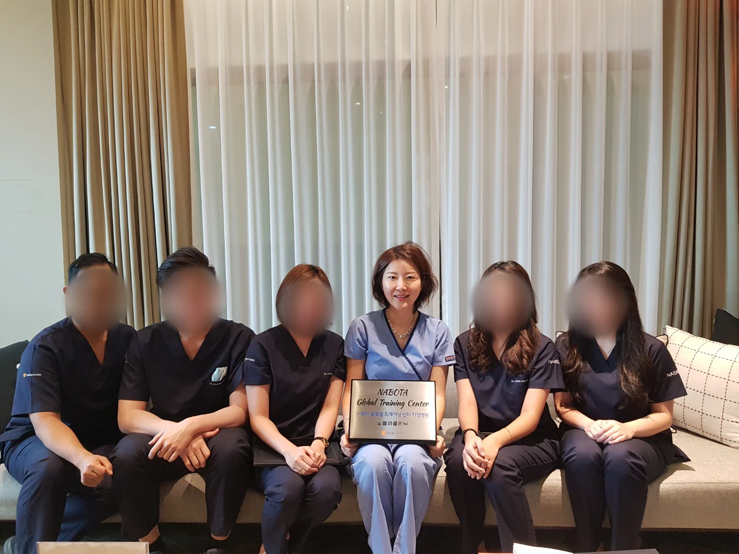 Dr. Jung Im No with physicians at the Nabota (Jeuveau) Global Training Center
